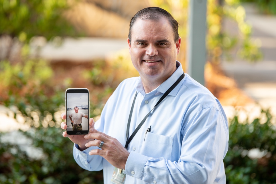 A person holding a phone  Description automatically generated with low confidence