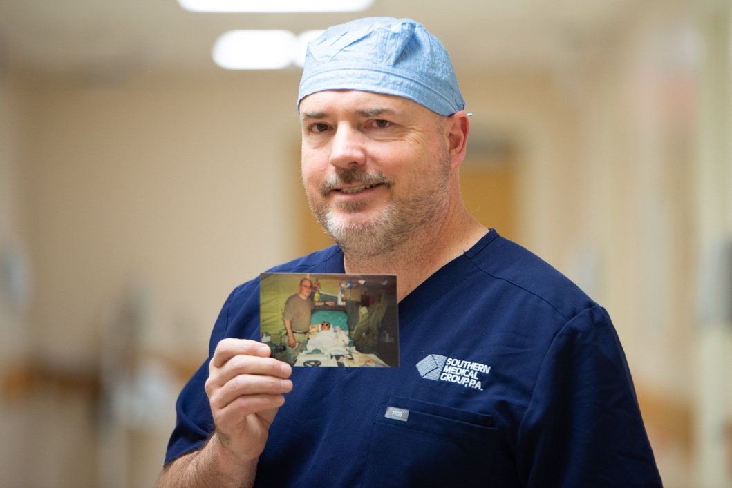 A person holding a picture  Description automatically generated with medium confidence